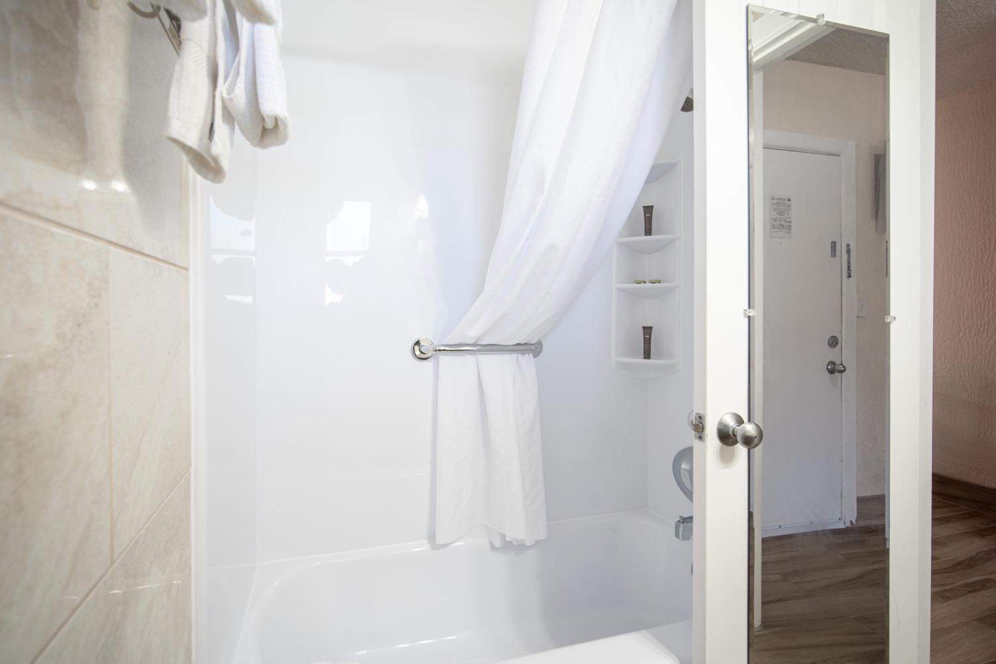 Island Sun & - Venice, Florida Historic Downtown & Beach Getaway Motel Venice